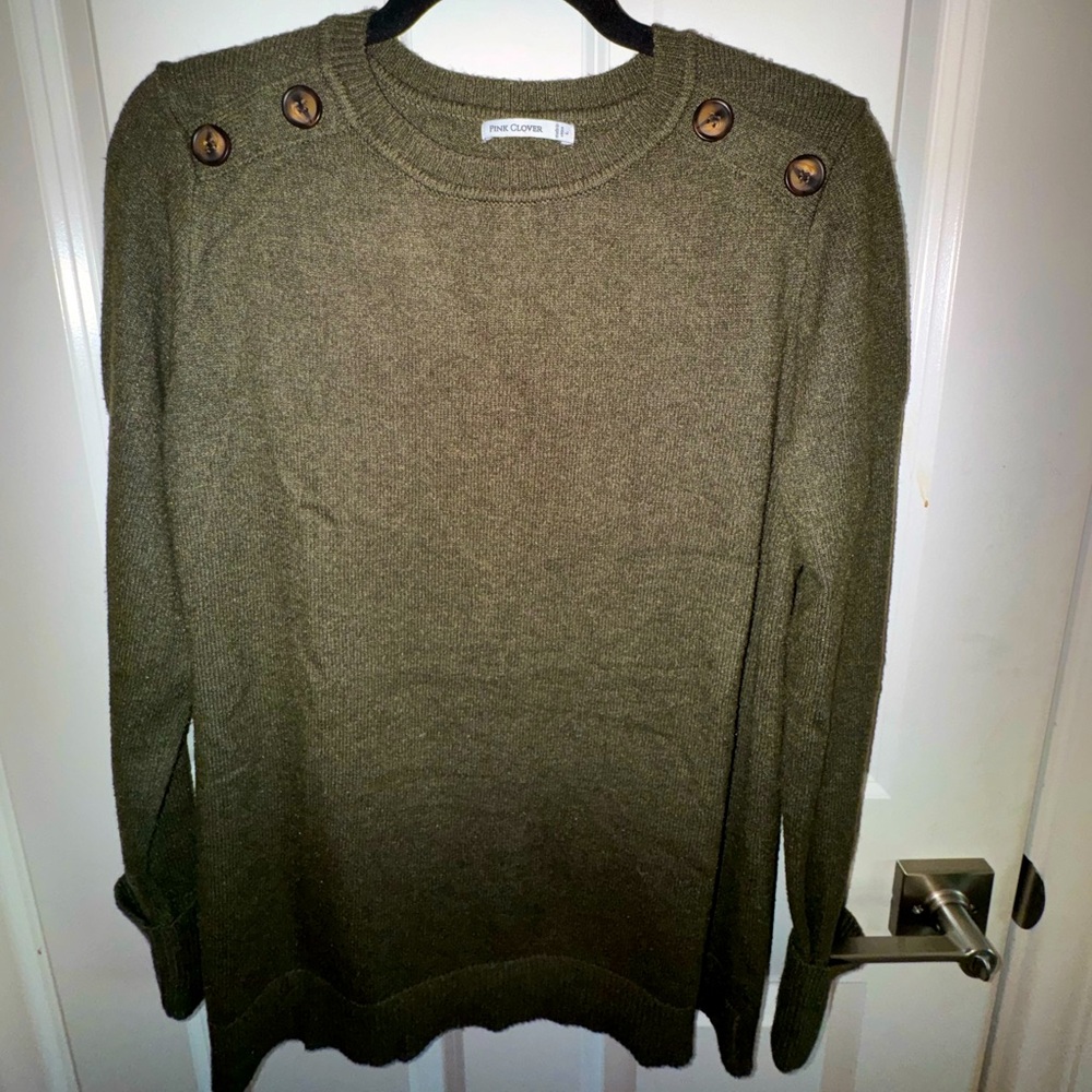 L green sweater by Pink Clover